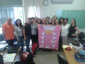 Grupo de educadores reunido em atividade de formação